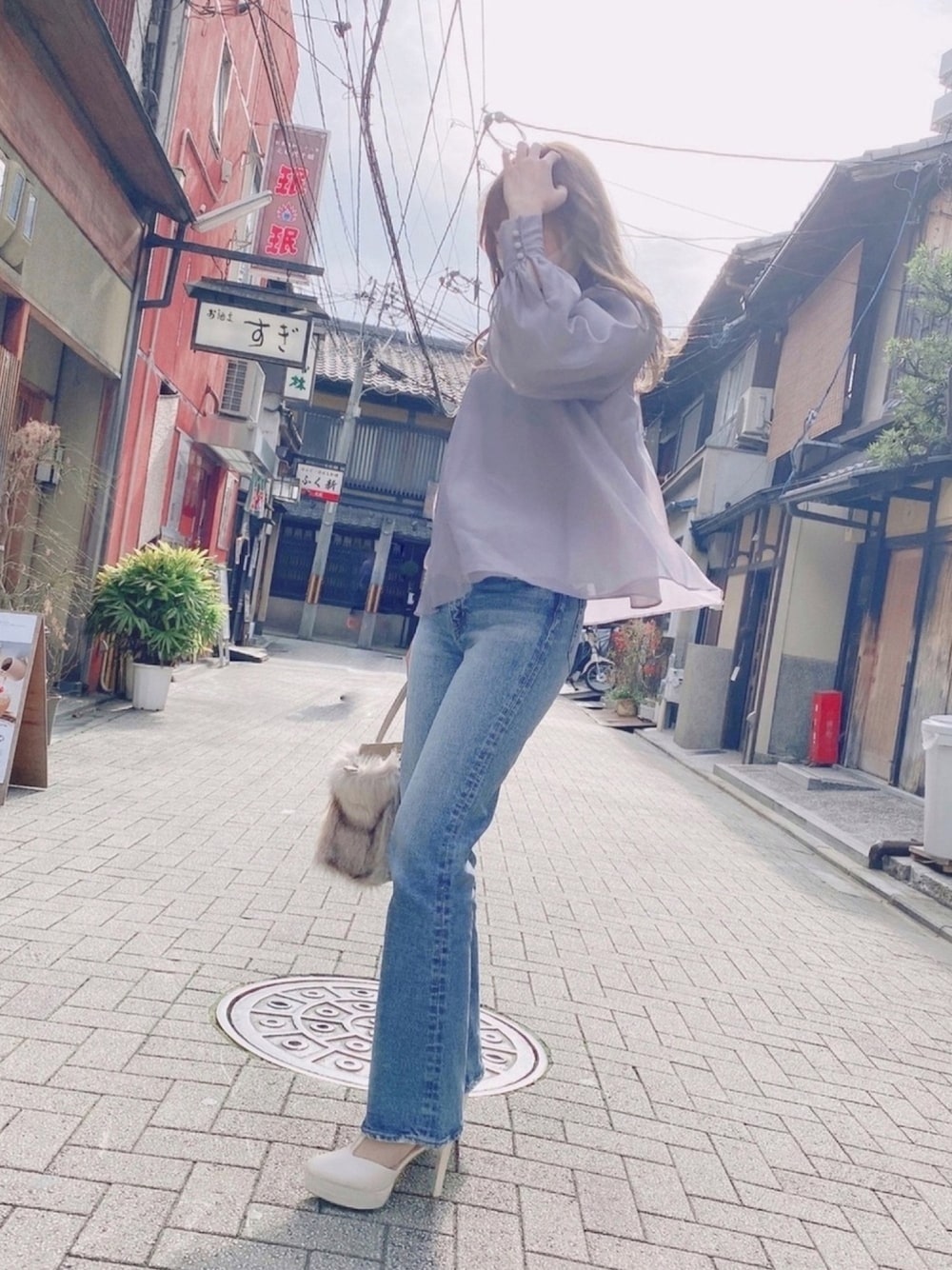 「春コーデ、今日のコーデ、ボリューム袖、ootd、ラベンダー、ブルベ夏、スナイデル、マウジー、eimy istoire、フレイ アイディー(FRAY I.D)」｜「SNIDELのオーガンシースルーブラウス（シャツ/ブラウス、パープル系）」を使った、ytさん（レディース・162cm）の冬コーディネートの1枚目の写真