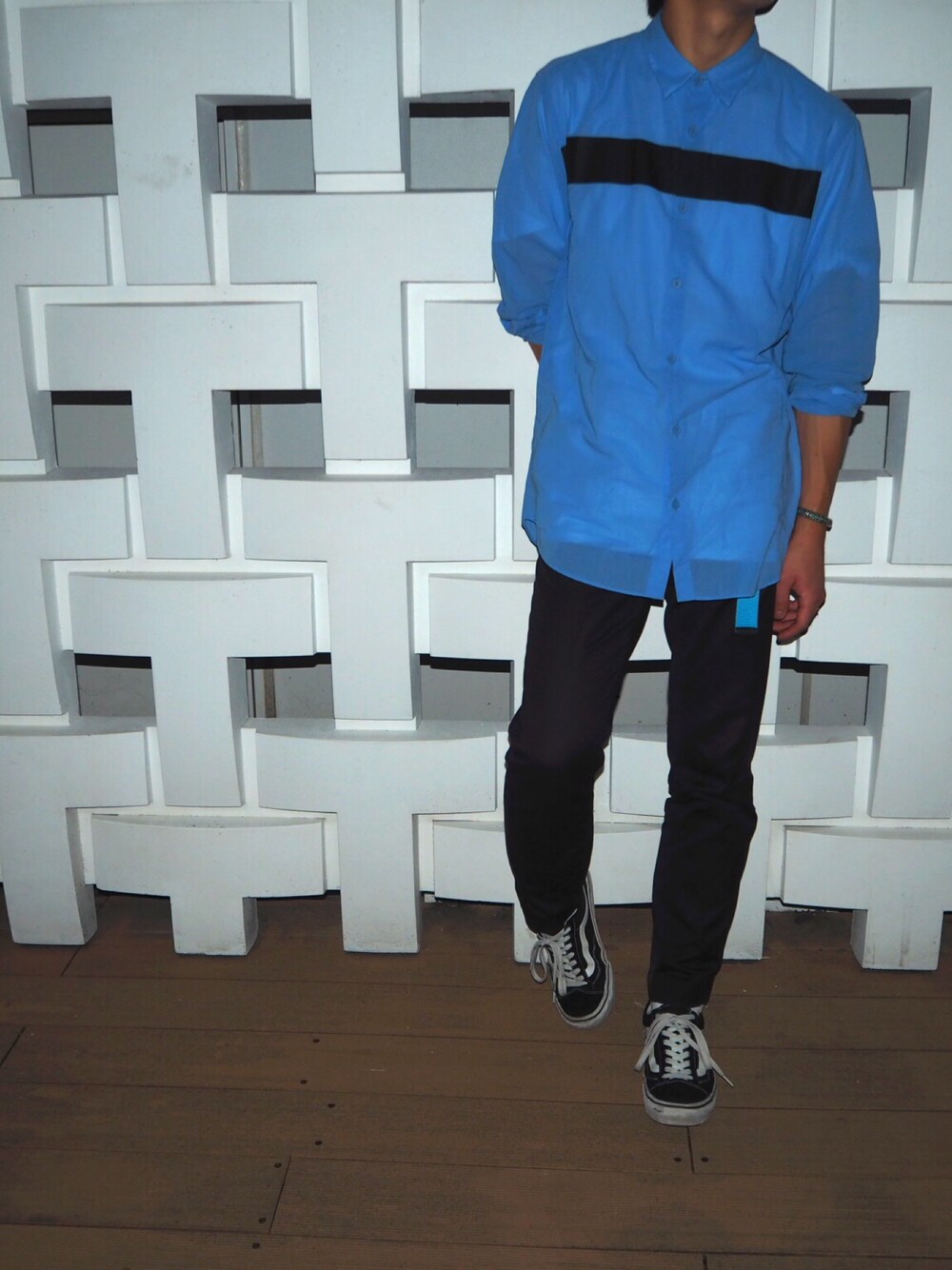 「ビックシルエット、スキニー、VANS、ガチャベルト、シンプルコーデ、ootd、スニーカー」｜「JOHN LAWRENCE SULLIVANのPRINT SHIRT（シャツ/ブラウス、ブルー系）」を使った、Hayatoさん（メンズ・171cm）の秋コーディネートの1枚目の写真