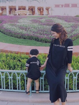 A Sweet Mommy employee sweet mommy is wearing SweetMommy(授乳服&マタニティ) "【Disney】ミッキープリントTシャツワンピース"