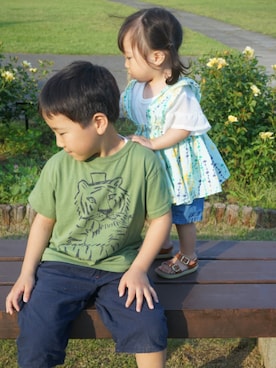 「allolun.（オールオルン）のアイテム（チュニック）」を使った、るーさん（キッズ・70cm）の春コーディネート