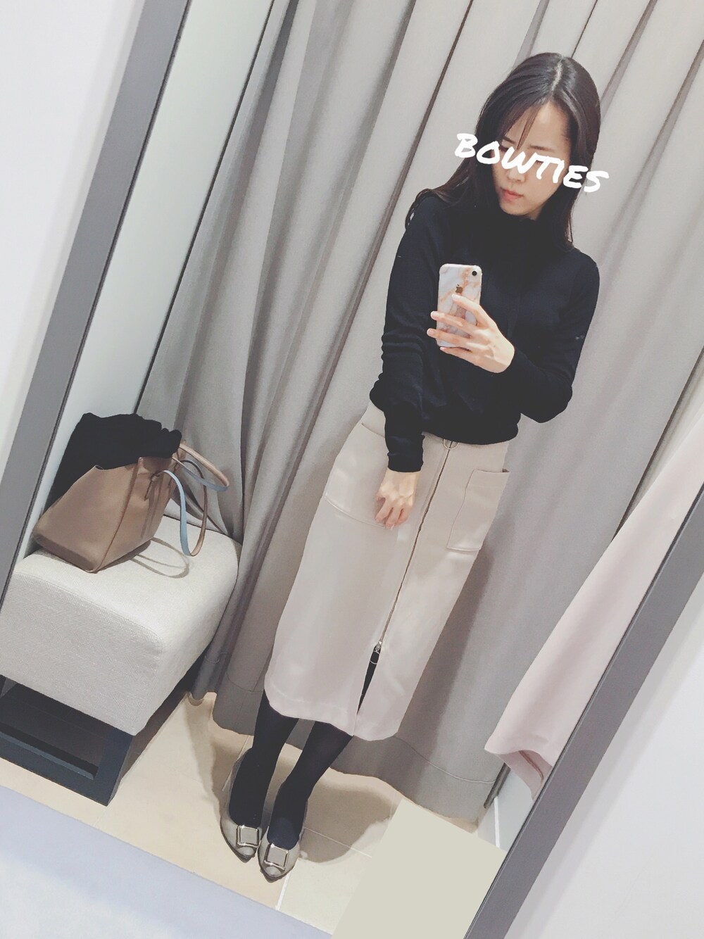 「秋のコーデ、お洒落さんとつながりたい、オトナカジュアル、ラクチンコーデ、シンプルコーデ、ブラック、ootd、ニット、高身長女子、ボウタイ」｜「TOMORROWLAND のアイテム（ニット/セーター、ブラック系）」を使った、mさん（レディース・164cm）の秋コーディネートの1枚目の写真