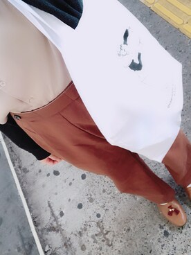「お買い物」｜「アイテム（トートバッグ）」を使った、ゆり子さん（レディース・155cm）の秋コーディネート
