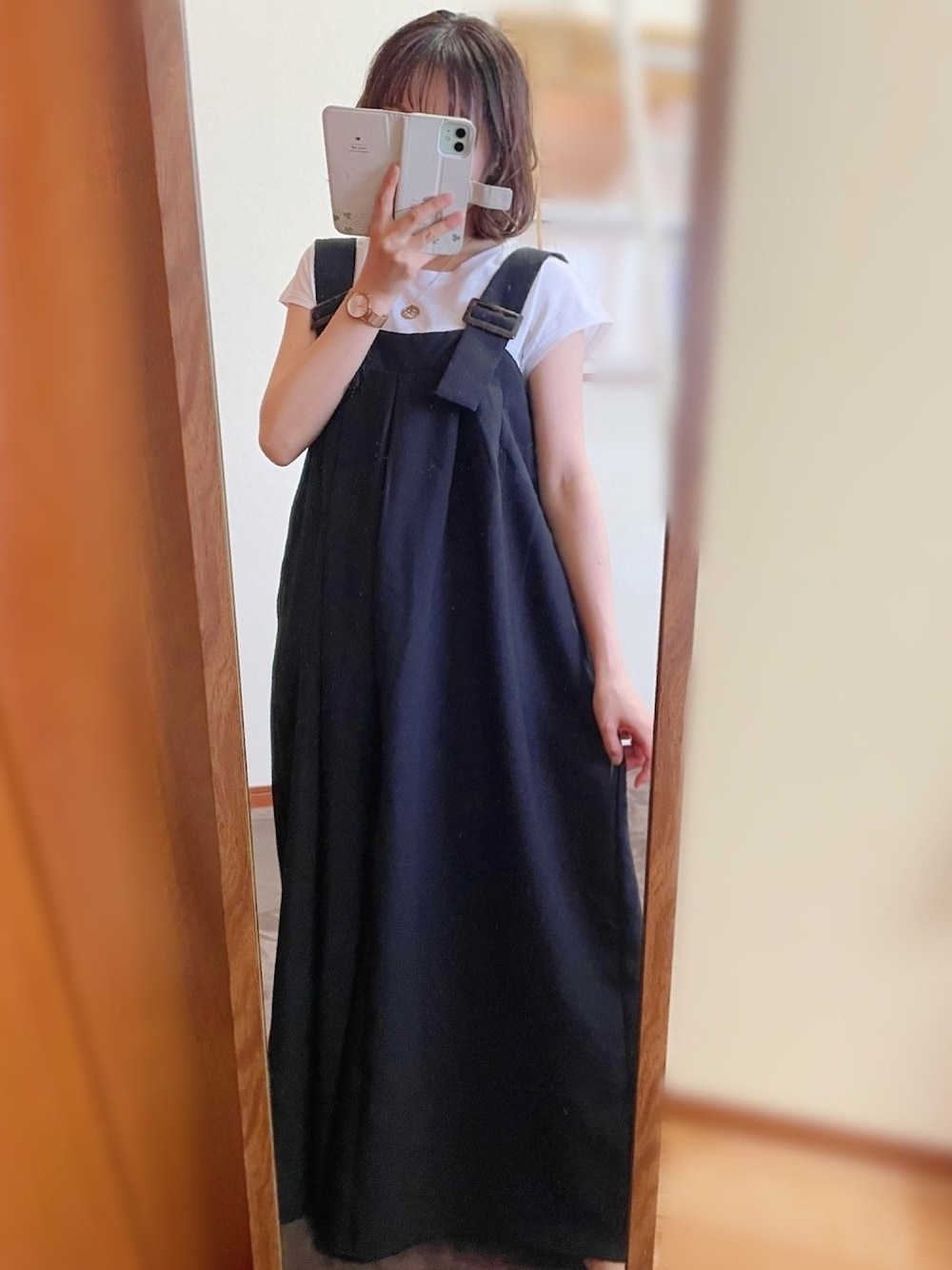 「ゆるコーデ、モノトーン、GU、マーセライズドT、フレンチスリーブ、サロペット、低身長、低身長コーデ、大学生」｜「GUのアイテム（Tシャツ/カットソー、ホワイト系）」を使った、maroru✲*ﾟさん（レディース・148cm）の秋コーディネートの1枚目の写真
