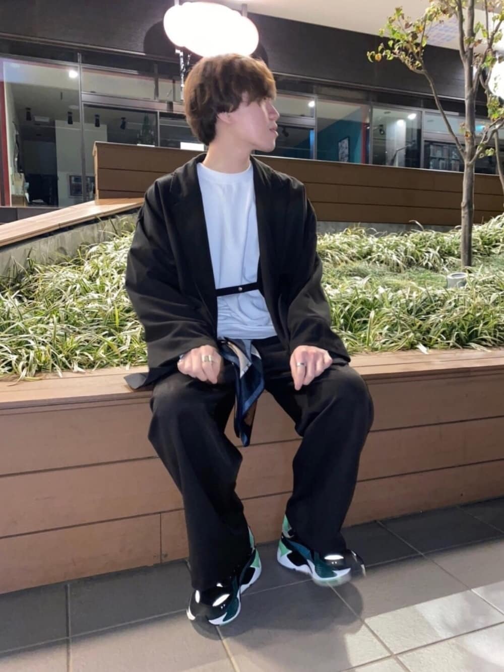 「おしゃれさんと繋がりたい、シンプル、春、スニーカー、ブラック、ootd、モノトーン、今日のコーデ、カジュアル、ベスト」｜「PUMAのPUMA / RS-X TOYS（スニーカー、その他）」を使った、Mashさん（メンズ・180cm）の春コーディネートの1枚目の写真
