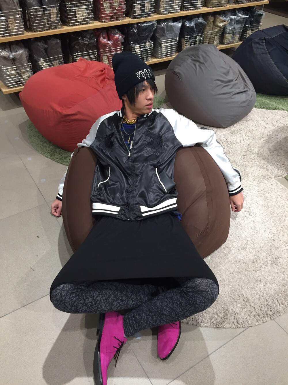 「無印良品」｜「NETのアイテム（その他シューズ、ピンク系）」を使った、ken さん（メンズ・177cm）の春コーディネートの1枚目の写真