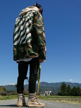 「off white」｜「アイテム（ミリタリージャケット）」を使った、YUTO-たこ焼きさん（メンズ・172cm）の春コーディネート