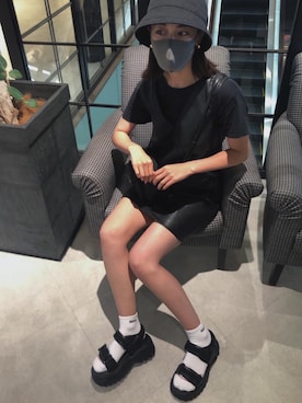 「レザーワンピース」｜「アイテム（ワンピース）」を使った、LISA さん（レディース・160cm）の夏コーディネート