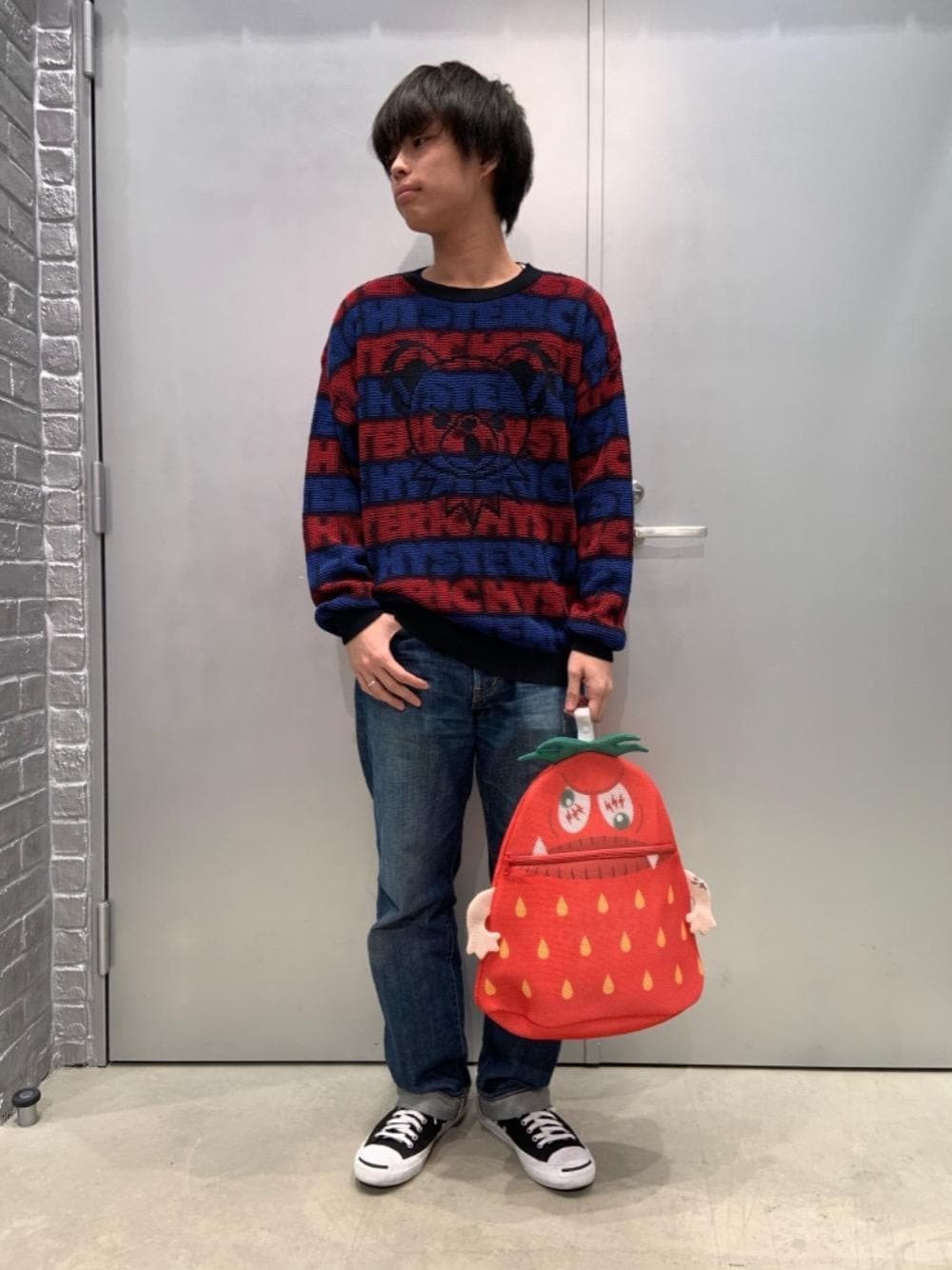 「デニム、ロック、Hysteric Glamour、グランジ、春コーデ、ヒステリックグラマー、グランジコーデ、90'Sコーデ」｜「HYSTERIC GLAMOURのUSED加工デニム ストレートパンツ（デニムパンツ、ブルー系）」を使った、Ririkiさん（メンズ・168cm）の冬コーディネートの1枚目の写真