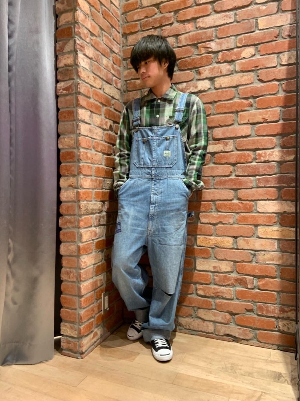 「チェック柄、Hysteric Glamour、春コーデ、カジュアルコーデ、ヒステリックグラマー、ストリートコーデ、アメカジコーデ」｜「HYSTERIC GLAMOURのUSED加工 オーバーオール（サロペット/オーバーオール、ブルー系）」を使った、Ririkiさん（メンズ・168cm）の冬コーディネートの1枚目の写真