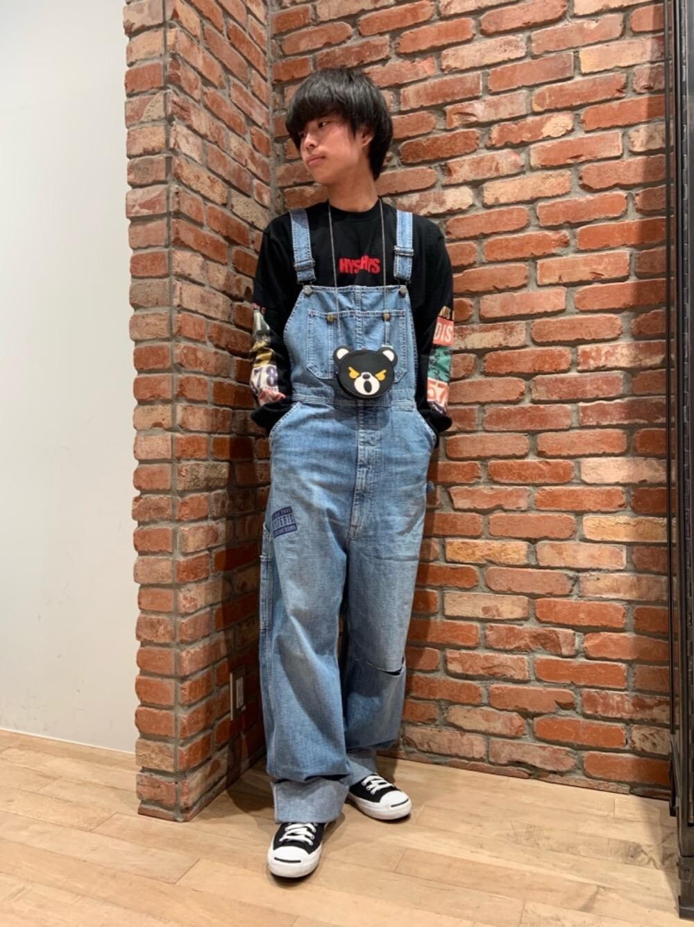 「オーバーオール、ロンT、Hysteric Glamour、春コーデ、ベアー、ヒステリックグラマー、ストリートコーデ、アメカジコーデ」｜「HYSTERIC GLAMOURのUSED加工 オーバーオール（サロペット/オーバーオール、ブルー系）」を使った、Ririkiさん（メンズ・168cm）の冬コーディネートの1枚目の写真