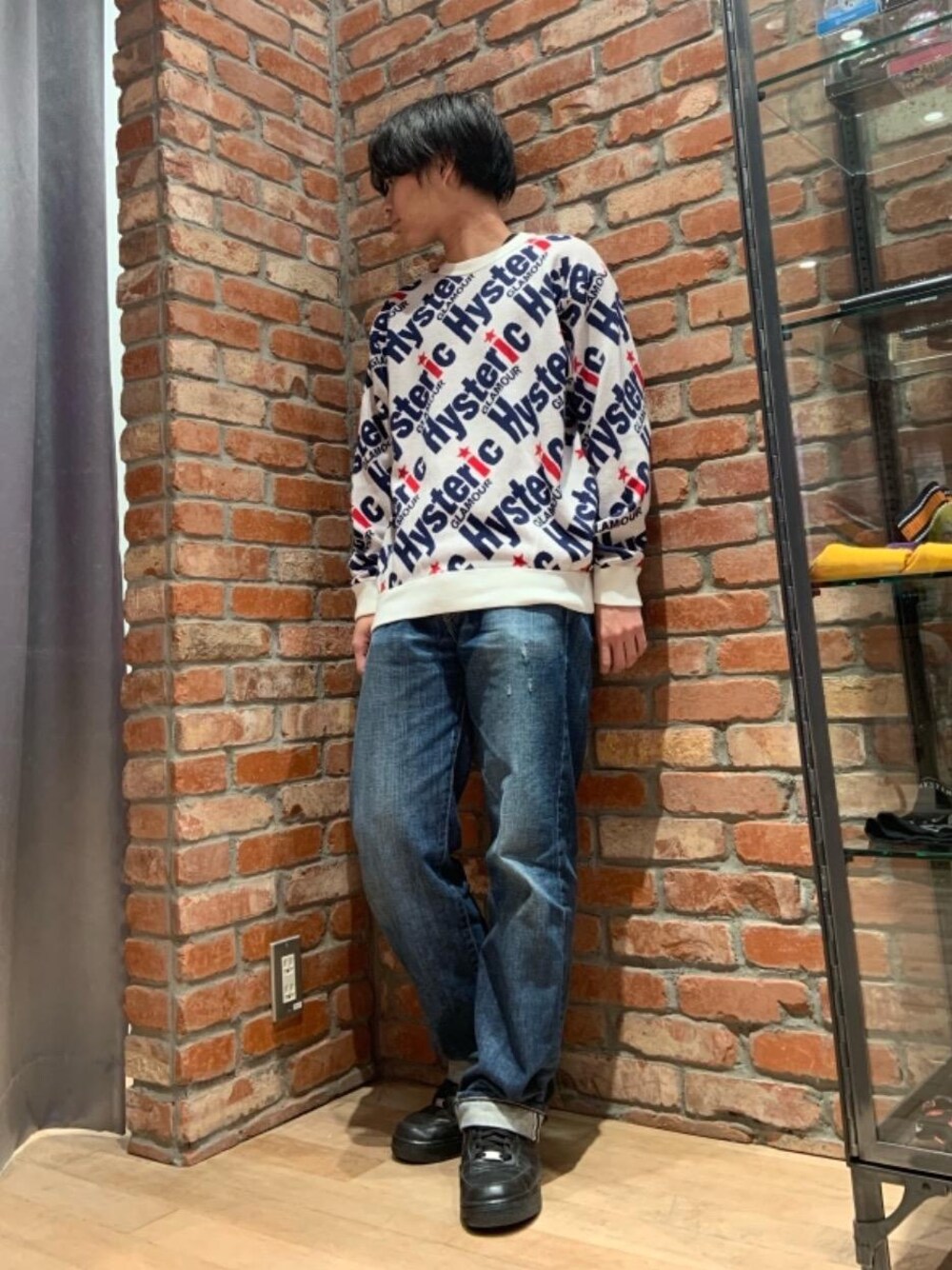 「デニム、総柄、Hysteric Glamour、春コーデ、ヒステリックグラマー、ストリートコーデ、ニットコーデ」｜「HYSTERIC GLAMOURのUSED加工デニム ストレートパンツ（デニムパンツ、ブルー系）」を使った、Ririkiさん（メンズ・168cm）の春コーディネートの1枚目の写真