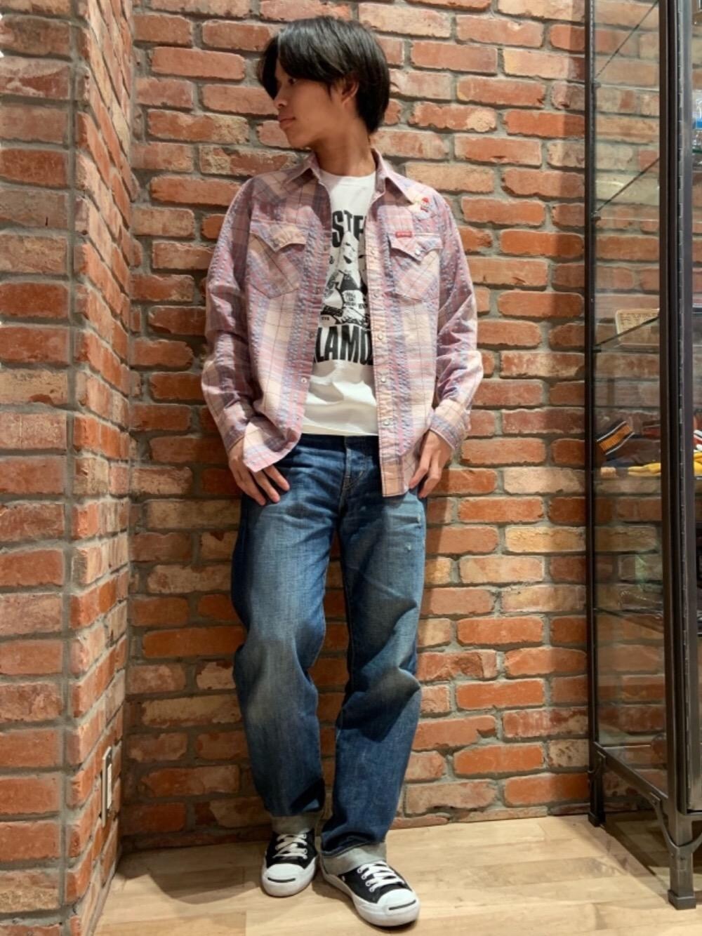 「デニム、長袖シャツ、Hysteric Glamour、シンプルコーデ、春コーデ、ヒステリックグラマー、アメカジコーデ、90'Sコーデ」｜「HYSTERIC GLAMOURのUSED加工デニム ストレートパンツ（デニムパンツ、ブルー系）」を使った、Ririkiさん（メンズ・168cm）の春コーディネートの1枚目の写真