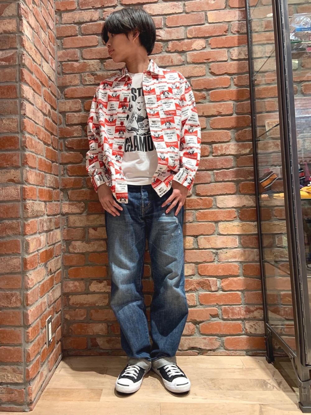 「デニム、チェック柄、長袖シャツ、総柄、Hysteric Glamour、春コーデ、ヒステリックグラマー、ストリートコーデ」｜「HYSTERIC GLAMOURのUSED加工デニム ストレートパンツ（デニムパンツ、ブルー系）」を使った、Ririkiさん（メンズ・168cm）の春コーディネートの1枚目の写真