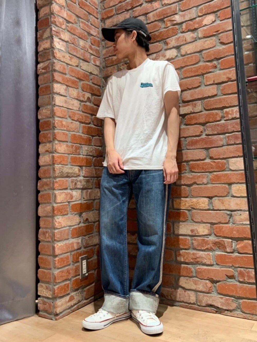 「デニム、Hysteric Glamour、シンプルコーデ、夏コーデ、ラフコーデ、カジュアルコーデ、ヒステリックグラマー、ストリートコーデ、アメカジコーデ、70'sコーデ」｜「HYSTERIC GLAMOURのストレートデニムパンツ（デニムパンツ、ブルー系）」を使った、Ririkiさん（メンズ・168cm）の夏コーディネートの1枚目の写真