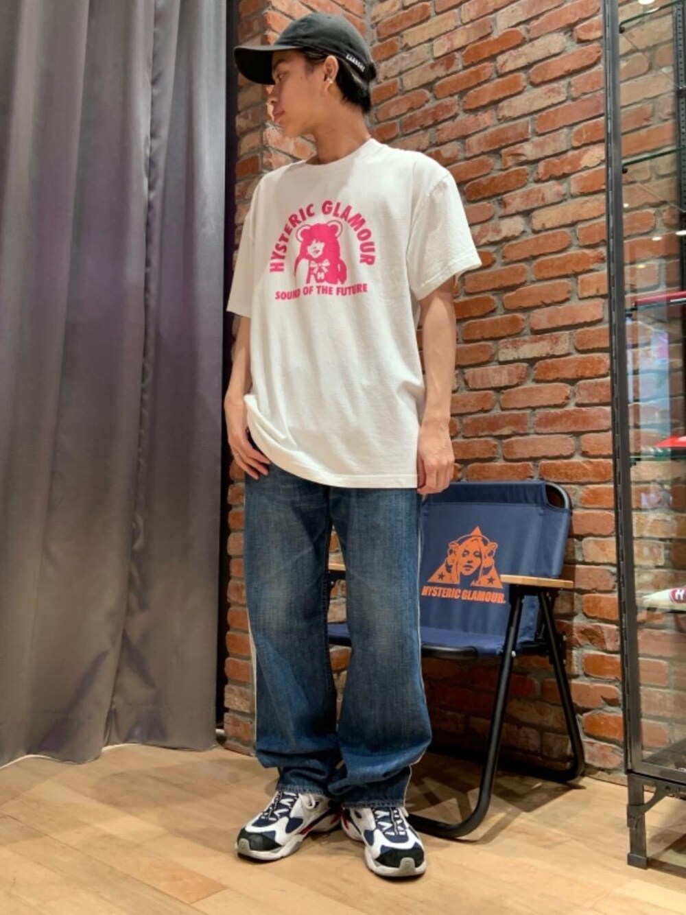 「デニム、Hysteric Glamour、シンプルコーデ、夏コーデ、ラフコーデ、カジュアルコーデ、ヒステリックグラマー、ストリートコーデ、アメカジコーデ、90'Sコーデ」｜「HYSTERIC GLAMOURのストレートデニムパンツ（デニムパンツ、ブルー系）」を使った、Ririkiさん（メンズ・168cm）の夏コーディネートの1枚目の写真