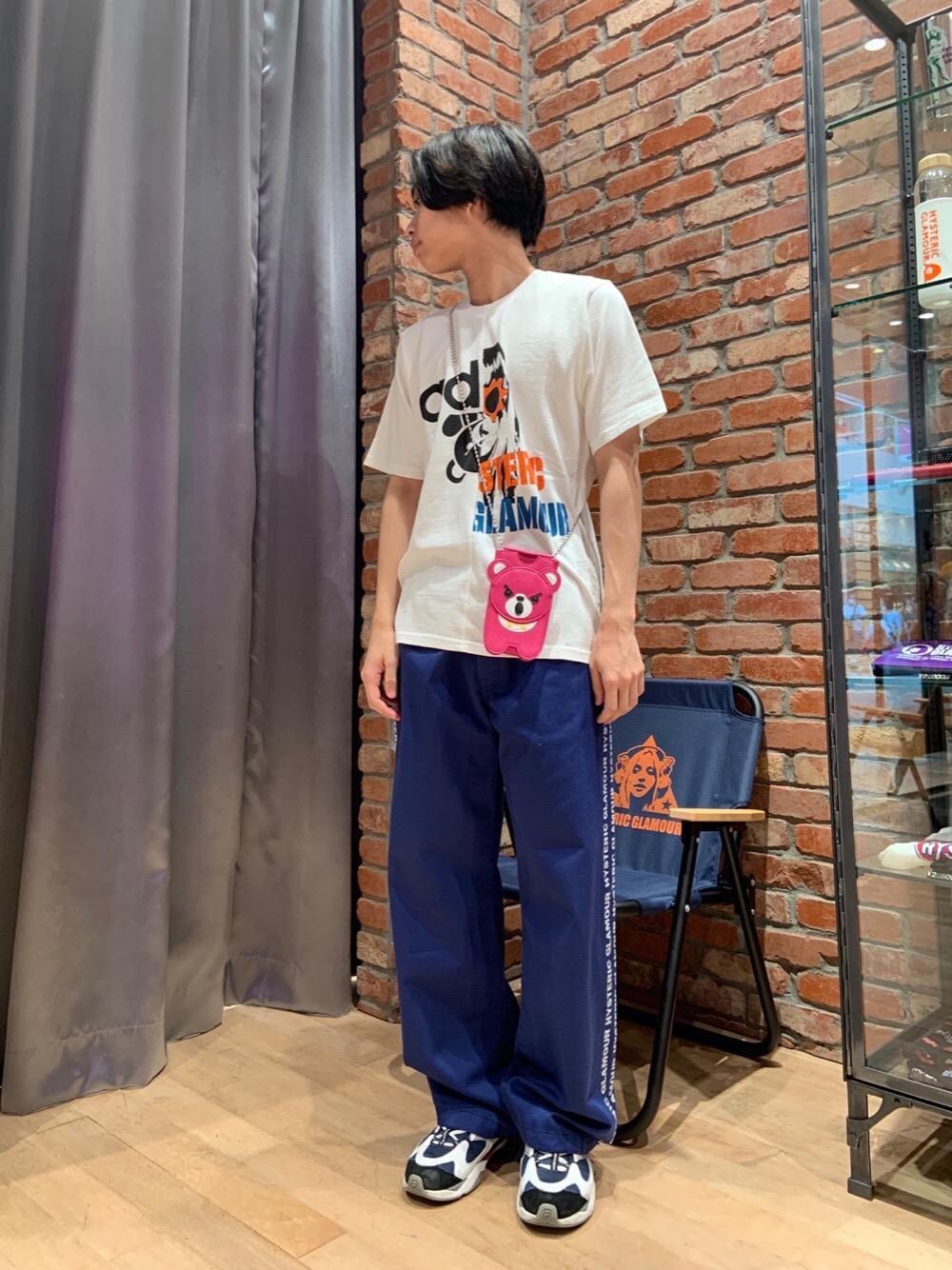 「カラーパンツ、Tシャツ、ワイドパンツ、Hysteric Glamour、シンプルコーデ、ベアー、夏コーデ、カジュアルコーデ、ストリートコーデ、アメカジコーデ」｜「HYSTERIC GLAMOURのHG CONNECTED LOGO イージーパンツ（その他パンツ、ブルー系）」を使った、Ririkiさん（メンズ・168cm）の夏コーディネートの1枚目の写真
