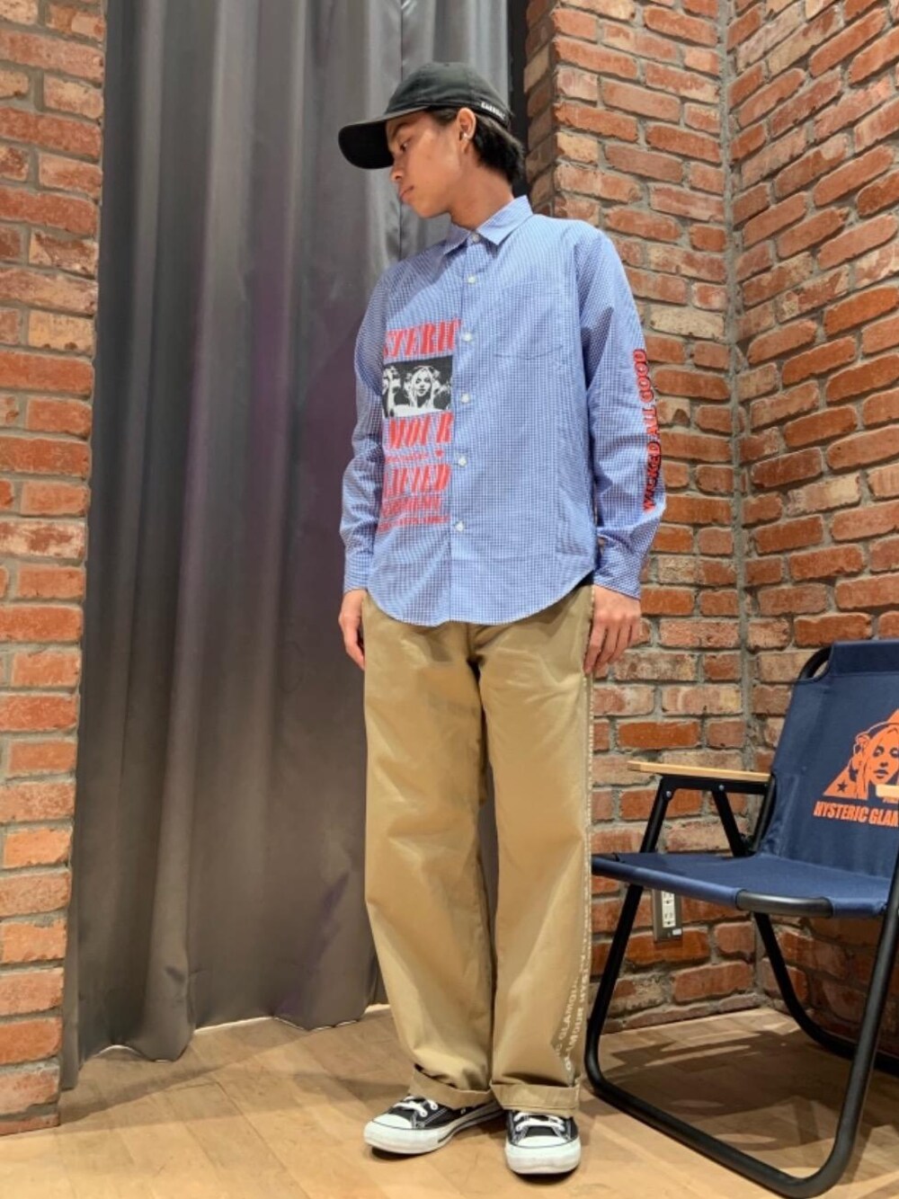 「長袖シャツ、ワイドパンツ、Hysteric Glamour、シンプルコーデ、カジュアルコーデ、ヒステリックグラマー、ストリートコーデ、ミリタリーコーデ、90'Sコーデ」｜「HYSTERIC GLAMOURのHG CONNECTED LOGO イージーパンツ（その他パンツ、ベージュ系）」を使った、Ririkiさん（メンズ・168cm）の夏コーディネートの1枚目の写真
