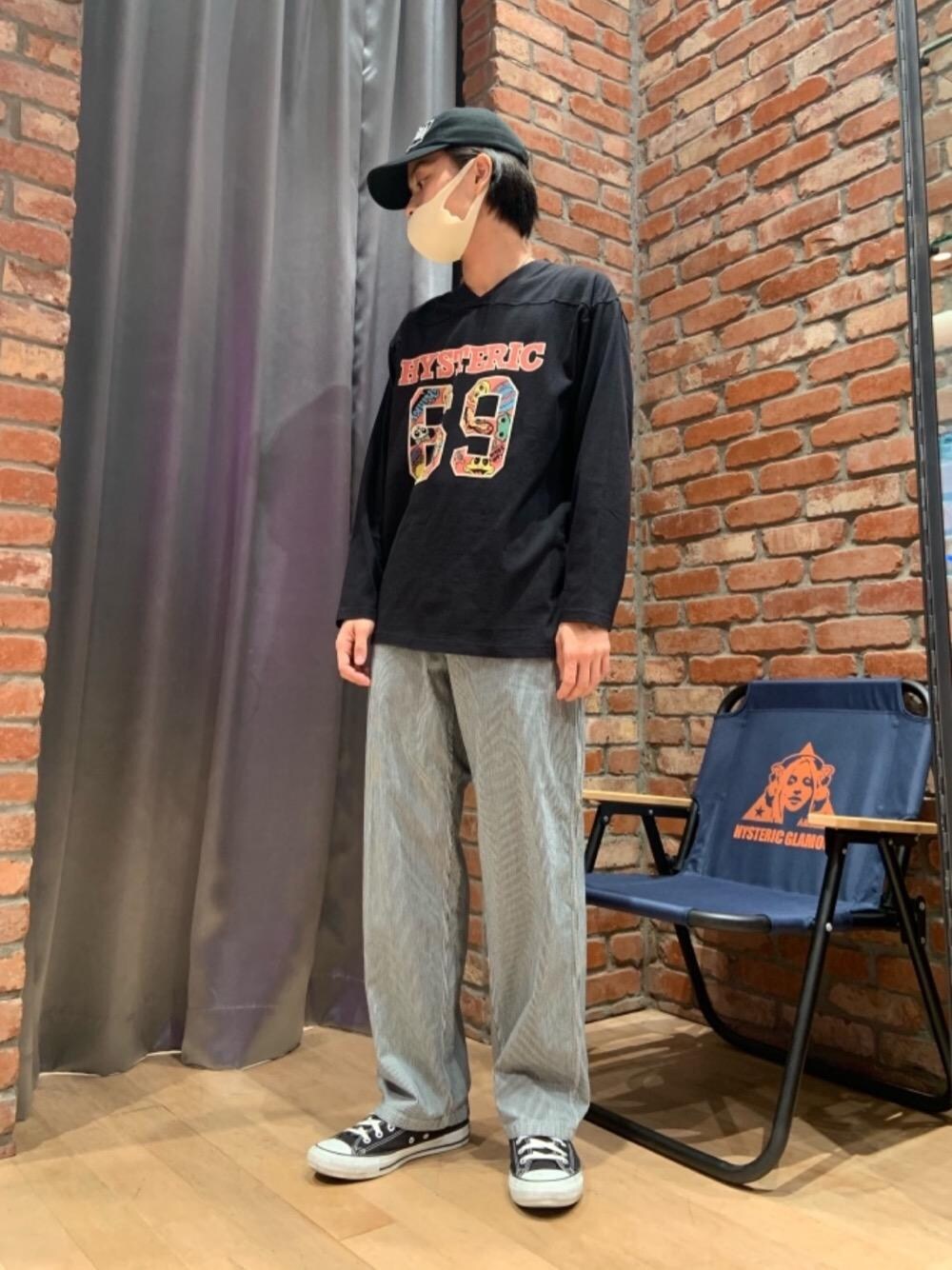 「Hysteric Glamour、シンプルコーデ、ラフコーデ、カジュアルコーデ、ヒステリックグラマー、ストリートコーデ、アメカジコーデ、70'sコーデ」｜「HYSTERIC GLAMOURのペインターパンツ（その他パンツ、ブルー系）」を使った、Ririkiさん（メンズ・168cm）の秋コーディネートの1枚目の写真