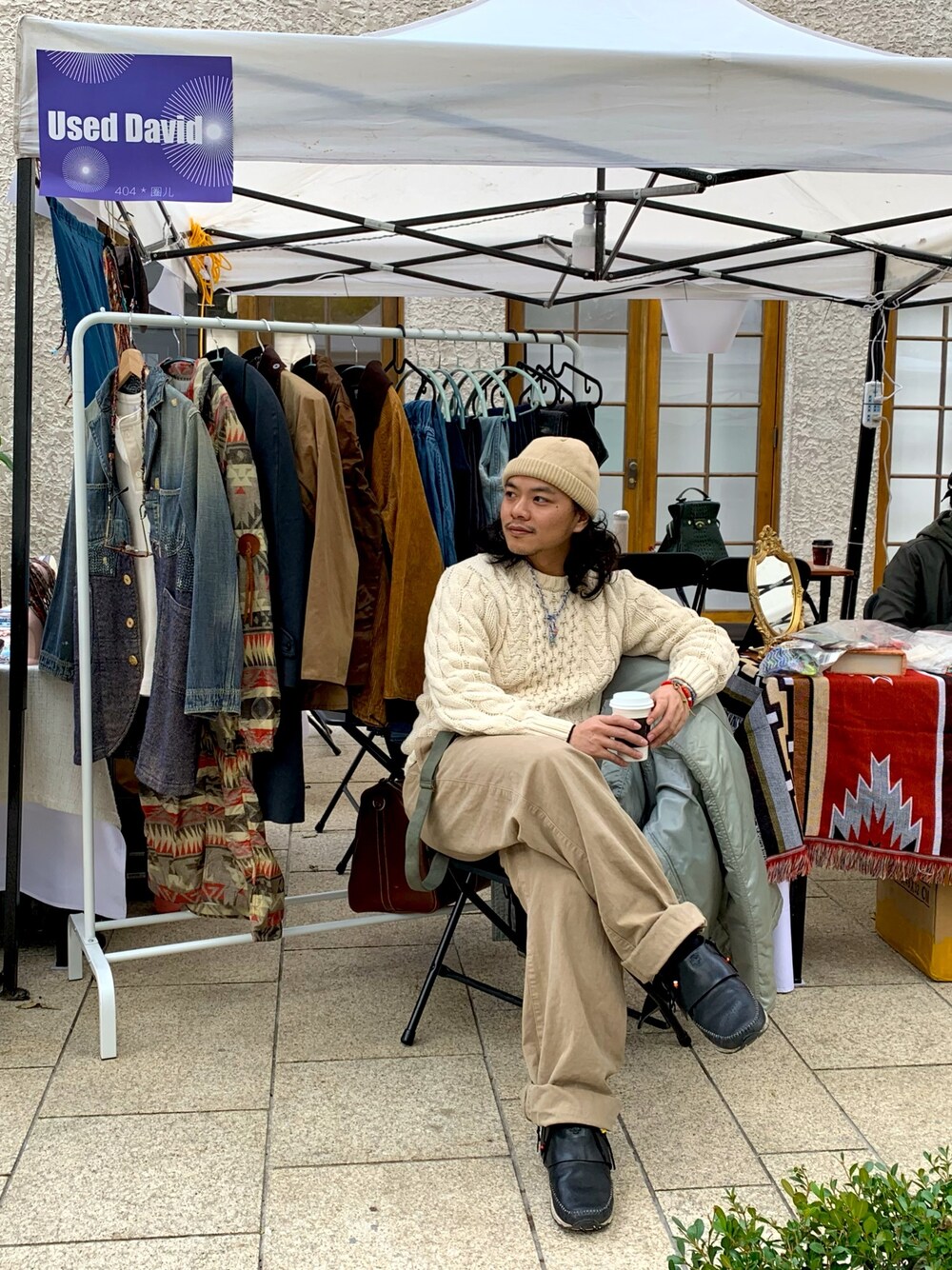 「market、visvimFBT、KAPITAL、shanghai」｜「VISVIMのアイテム（スニーカー、ブラック系）」を使った、David Tseさん（メンズ・168cm）の夏コーディネートの1枚目の写真