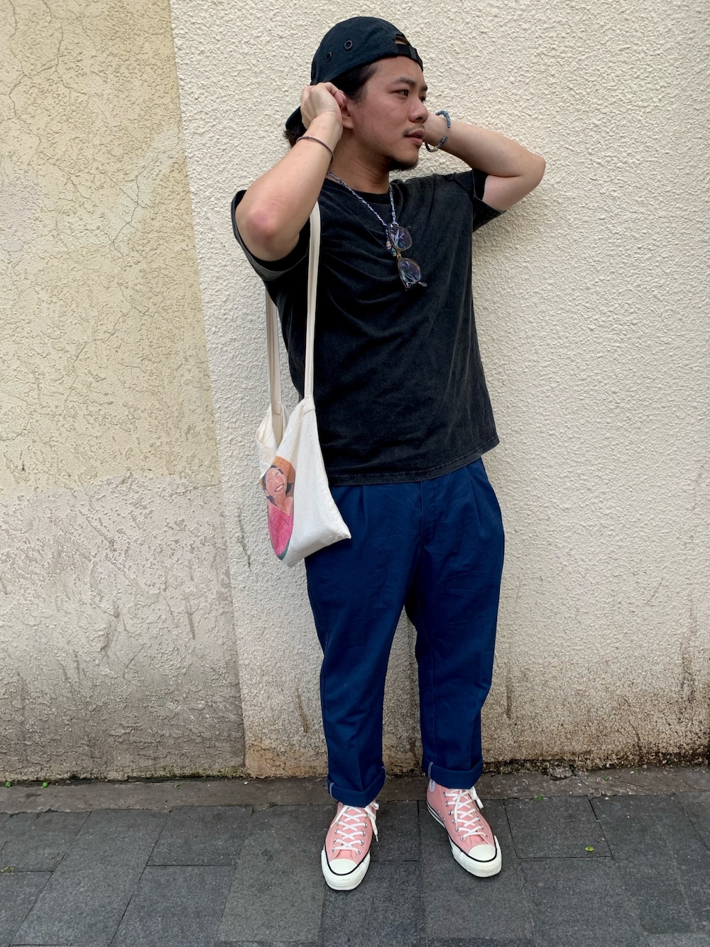 「shanghai、lunch」｜「Dickiesのアイテム（その他パンツ、ブルー系）」を使った、David Tseさん（メンズ・168cm）の夏コーディネートの1枚目の写真