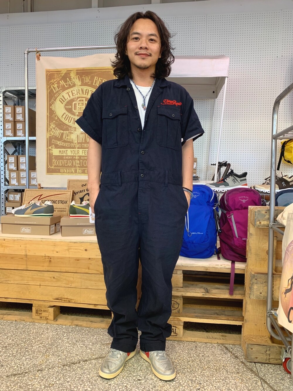 「market」｜「vintage republicのアイテム（つなぎ/オールインワン、ブルー系）」を使った、David Tseさん（メンズ・168cm）の夏コーディネートの1枚目の写真