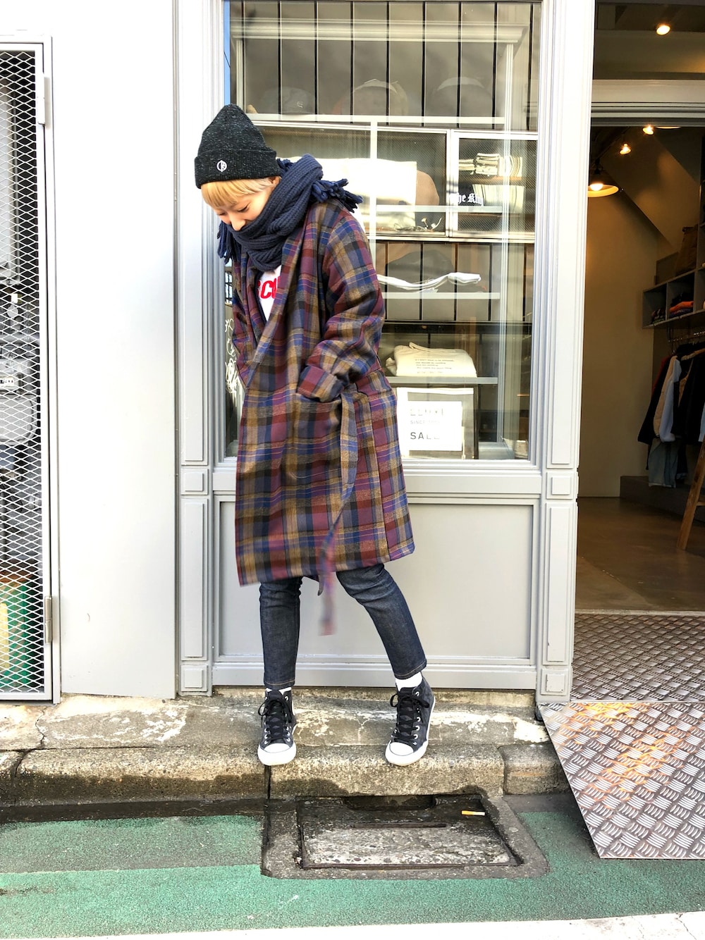 「ootd、converse、DELUXE、BEDWIN & THE HEARTBREAKERS、A.P.C.、Richardson、polar」｜「DELUXEのDELUXE X PENDLETON CHECKED GOWN（その他アウター、レッド系）」を使った、がきこさん（レディース・162cm）の冬コーディネートの1枚目の写真