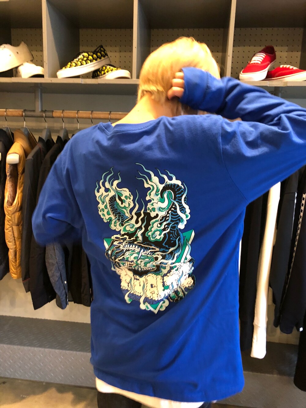 「ootd、polar、BEDWIN & THE HEARTBREAKERS、DELUXE」｜「POLARのアイテム（Tシャツ/カットソー、ブルー系）」を使った、がきこさん（レディース・162cm）の冬コーディネートの1枚目の写真