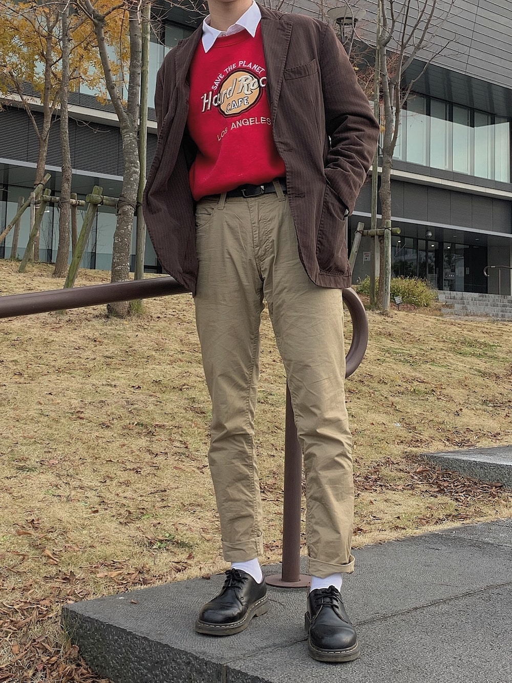 「Hard Rock Cafeのアイテム（スウェット、レッド系）」を使った、よしぴさん（メンズ・170cm）の冬コーディネートの1枚目の写真