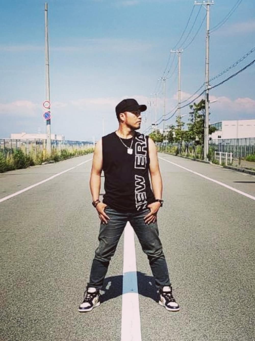 「スニーカーコーデ、air jordan1、レイカーズ、NEW ERA、ワークキャップ、タンクトップ、Diesel、いいね、save、フォローお願いします🤑」｜「flavaのワークキャップ（キャップ、ブラック系）」を使った、Toripullさん（メンズ・181cm）の夏コーディネートの1枚目の写真