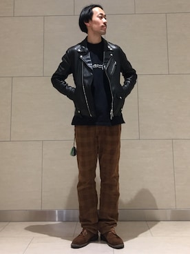 「clarks」｜「アイテム（ライダースジャケット）」を使った、Keisuke Osukaさん（メンズ・175cm）の秋コーディネート