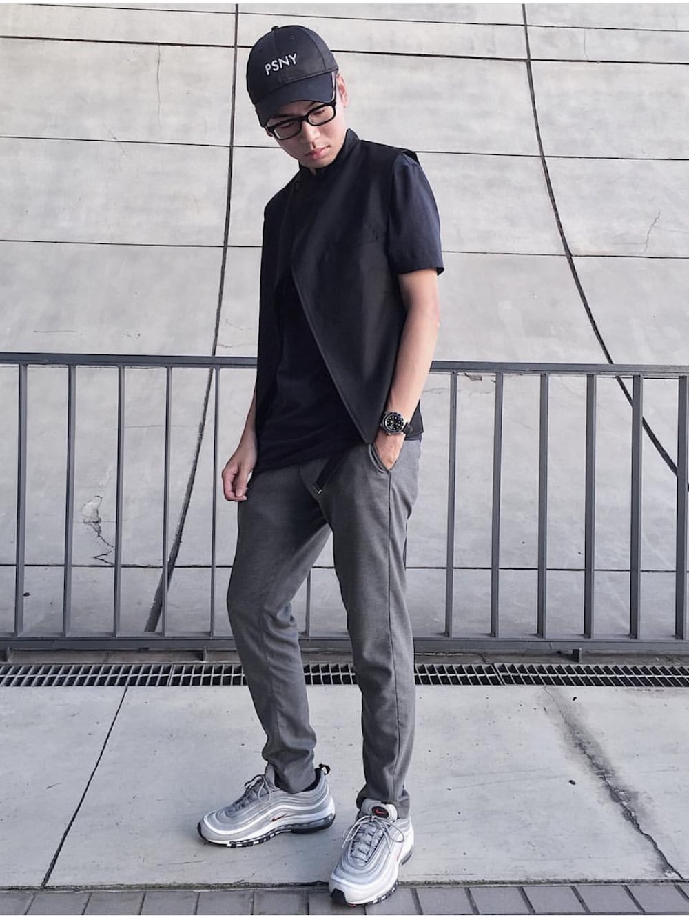 「monochrome、minimal、PSNY」｜「PUBLIC SCHOOLのアイテム（キャップ、ブラック系）」を使った、Siicさん（メンズ・170cm）の秋コーディネートの1枚目の写真