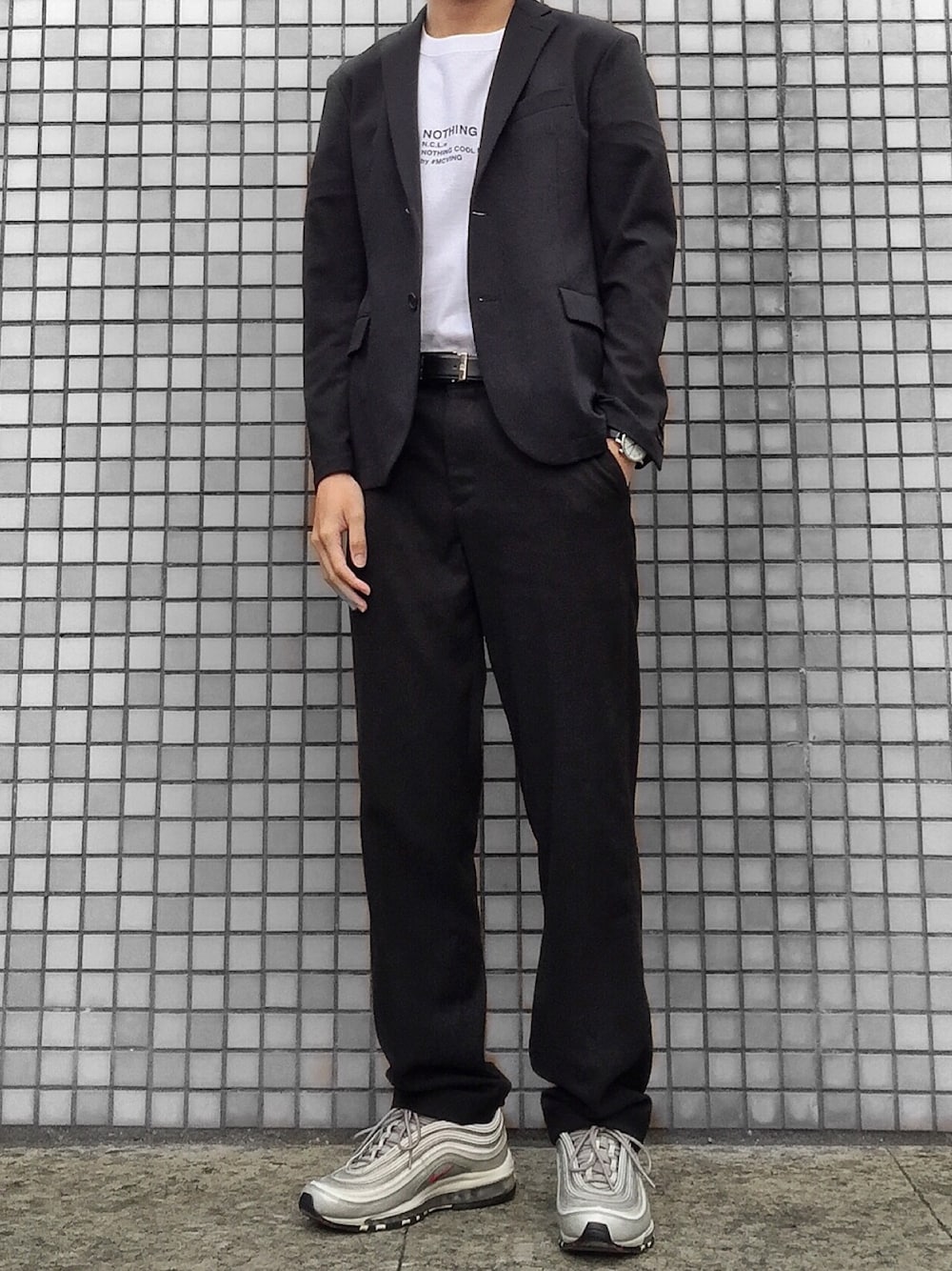 「UNITED ARROWSのアイテム（スーツジャケット、ブラック系）」を使った、Siicさん（メンズ・170cm）の春コーディネートの1枚目の写真