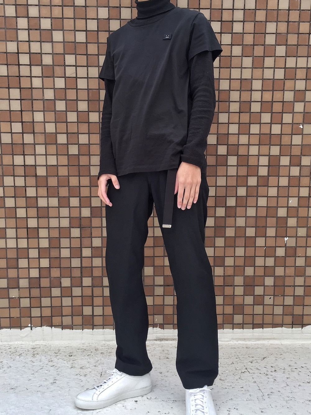 「Acne Studiosのアイテム（Tシャツ/カットソー、ブラック系）」を使った、Siicさん（メンズ・170cm）の春コーディネートの1枚目の写真