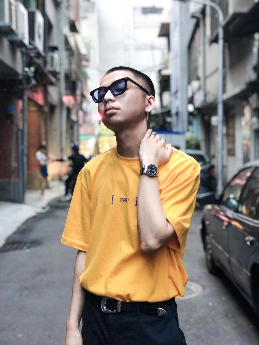 「summer、korea、korea style、streetstyle、street」｜「Freiのアイテム（Tシャツ/カットソー、イエロー系）」を使った、Siicさん（メンズ・170cm）の春コーディネートの1枚目の写真