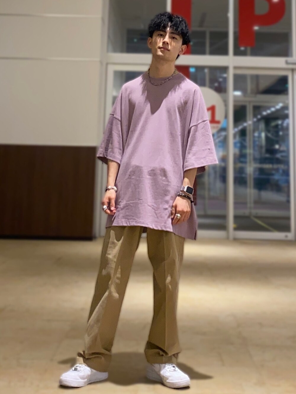 「Right-onのアイテム（Tシャツ/カットソー、パープル系）」を使った、shoki1997rさん（メンズ・167cm）の夏コーディネートの1枚目の写真