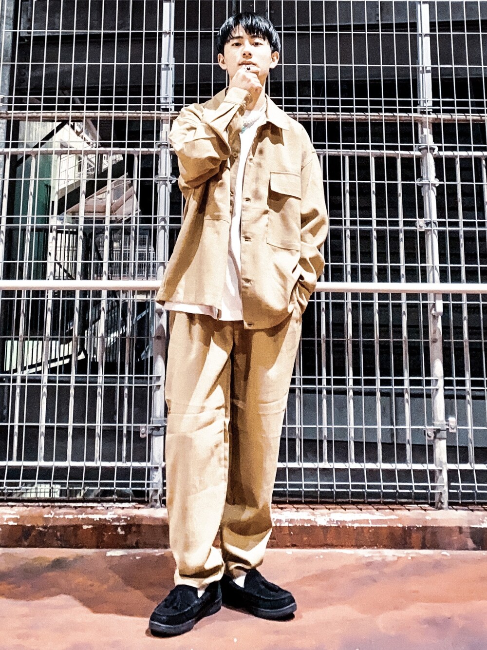 「春、シンプル、セットアップ」｜「Right-onのアイテム（ジャケット/アウター、ベージュ系）」を使った、shoki1997rさん（メンズ・167cm）の春コーディネートの1枚目の写真