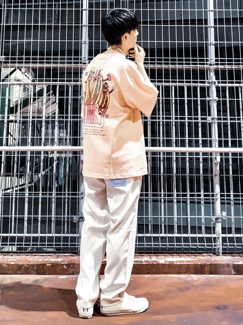「これが私をアゲる服、夏コーデ、ピンク、派手色」｜「Right-onの「ピンクスホットドッグ」プリントTシャツ（Tシャツ/カットソー、ピンク系）」を使った、shoki1997rさん（メンズ・167cm）の春コーディネートの1枚目の写真
