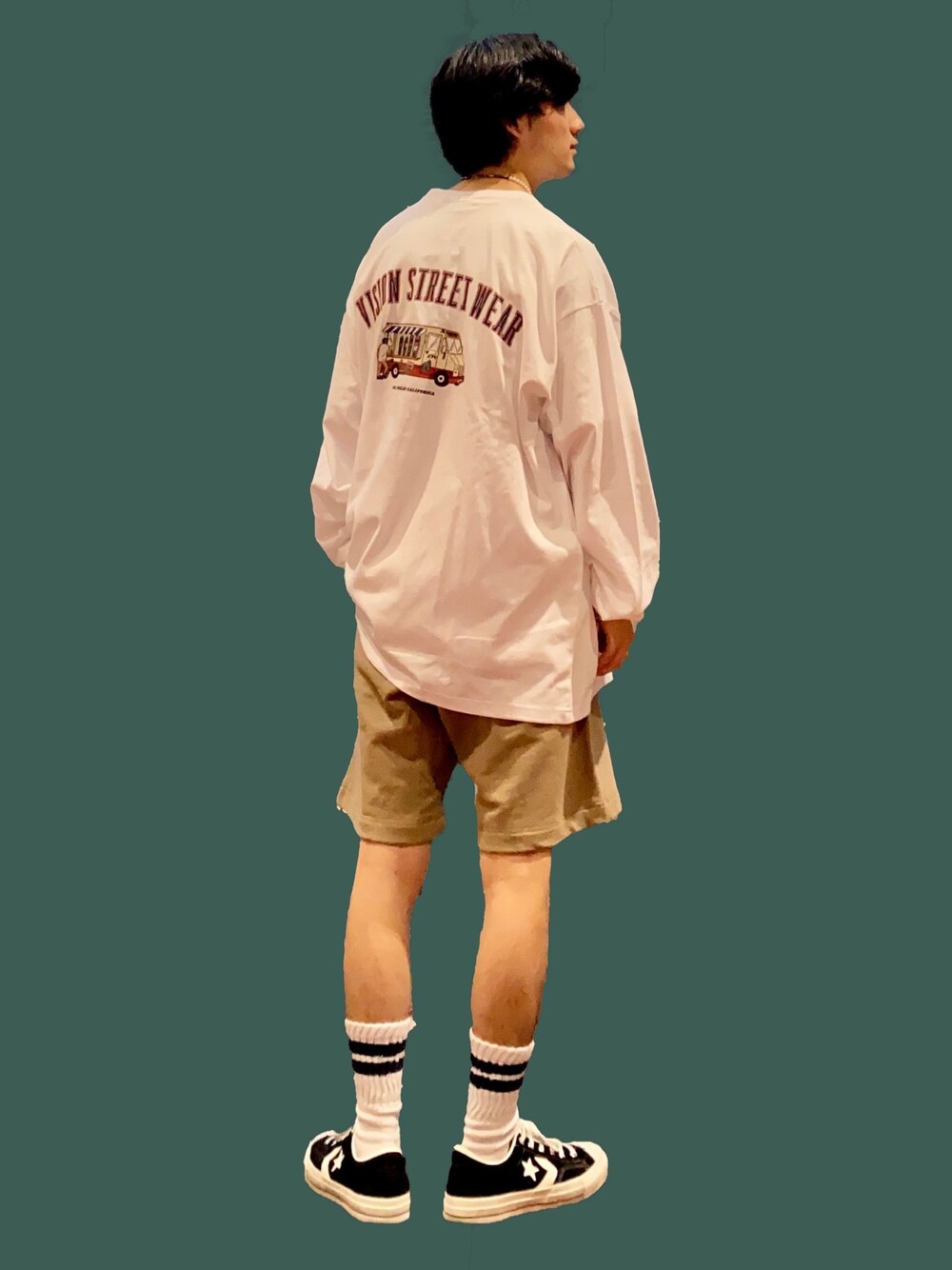 「スケータースタイル」｜「VISION STREET WEARのアイテム（Tシャツ/カットソー、ホワイト系）」を使った、shoki1997rさん（メンズ・167cm）の夏コーディネートの1枚目の写真