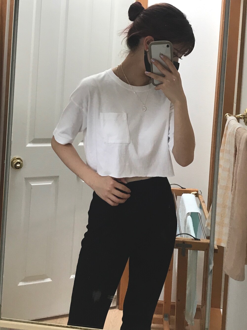 「夏コーデ、シンプルコーデ、白Tシャツ、白T、ショート丈トップス、へそ出し」｜「WEGOのアイテム（パンツ、ブラック系）」を使った、NANA🤍🦛さん（レディース・157cm）の夏コーディネートの1枚目の写真