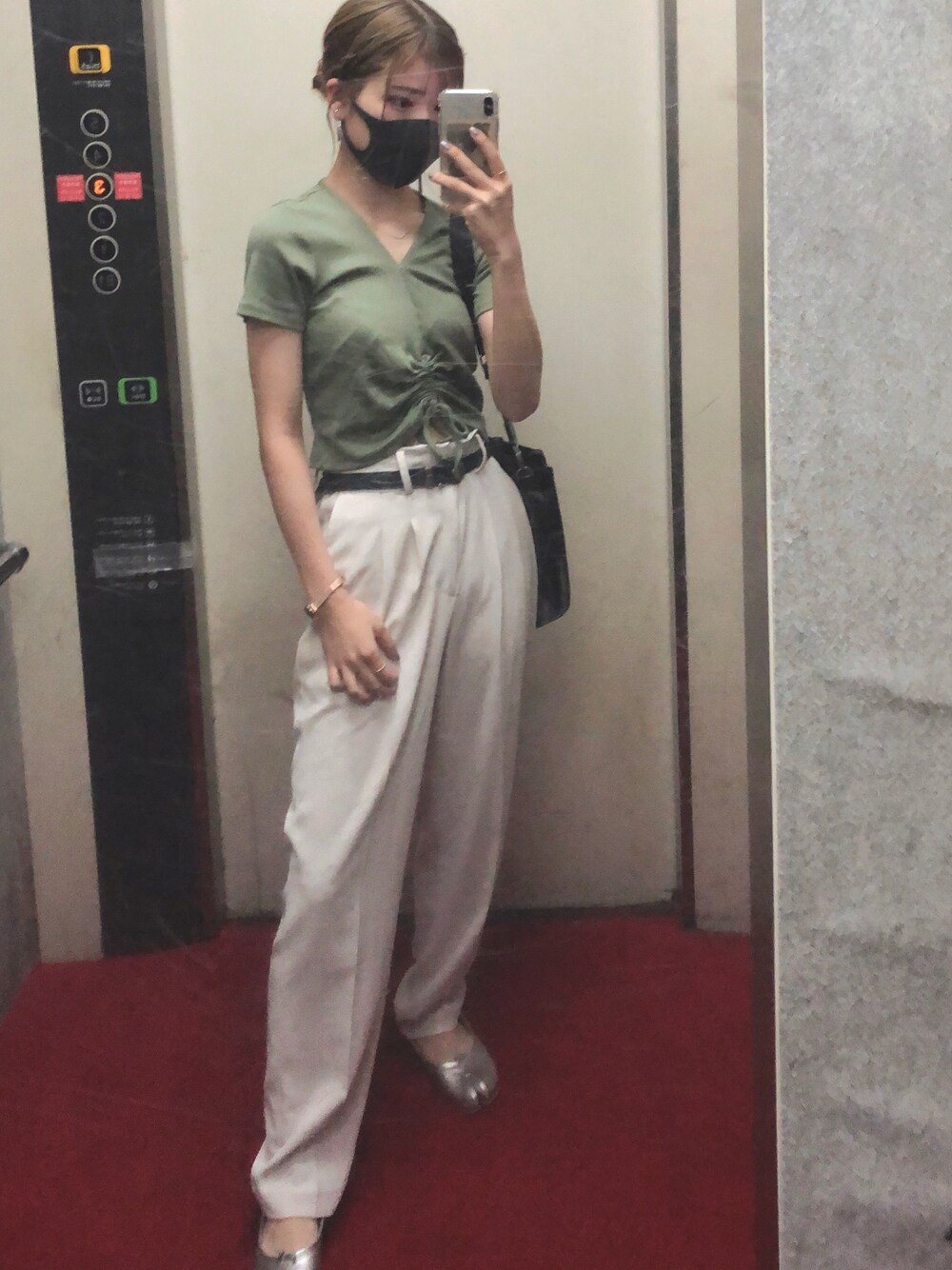 「UNIQLO、ZARA、SVEC(SVEC)、足袋パンプス、足袋シューズ、ZOZOTOWN、テーパードパンツ、ショート丈トップス、センタープレスパンツ、センタープレス」｜「UNIQLOのアイテム（パンツ、ホワイト系）」を使った、NANA🤍🦛さん（レディース・157cm）の夏コーディネートの1枚目の写真