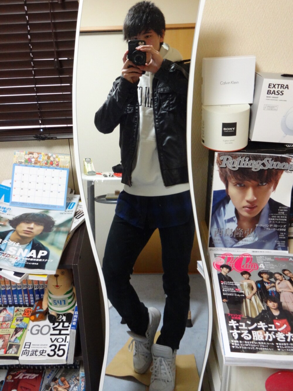 「大人カジュアル、黒スキニー、パーカー、大学生、ストリート、シャツ、カメラ、おしゃれさんと繋がりたい、部屋撮り、ライダース」｜「ZARA MANのアイテム（ライダースジャケット、ブラック系）」を使った、yamaponさん（メンズ・179cm）の春コーディネートの1枚目の写真