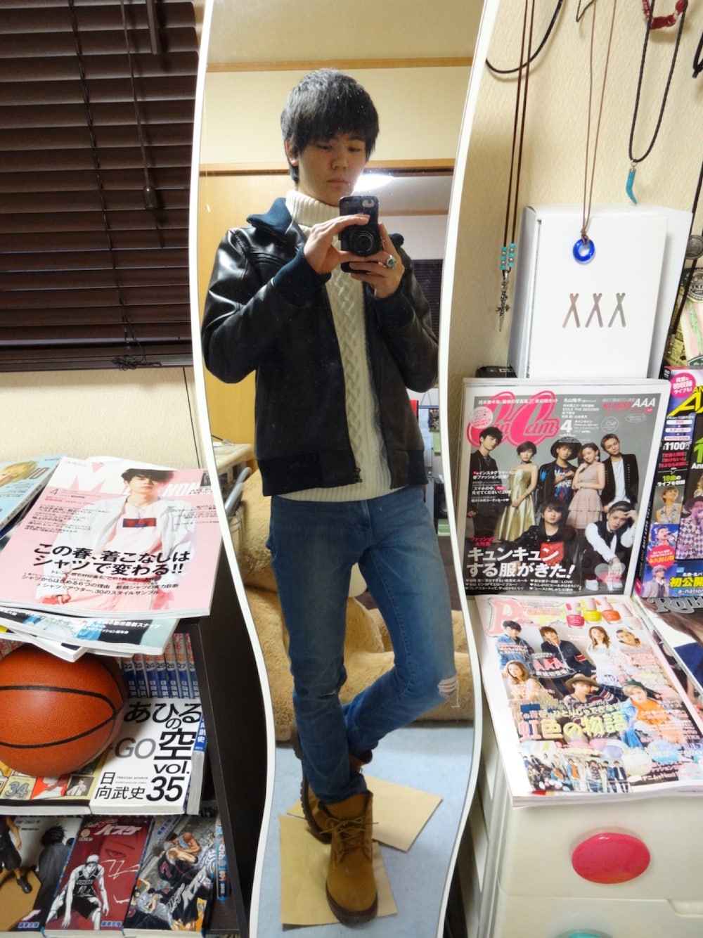「大人カジュアル、春コーデ、大学生、デニム、ニット、ライダース、ティンバーランド、デニムパンツ、カメラ、迷彩」｜「CLONE DEVGRUのアイテム（ライダースジャケット、その他）」を使った、yamaponさん（メンズ・179cm）の春コーディネートの1枚目の写真
