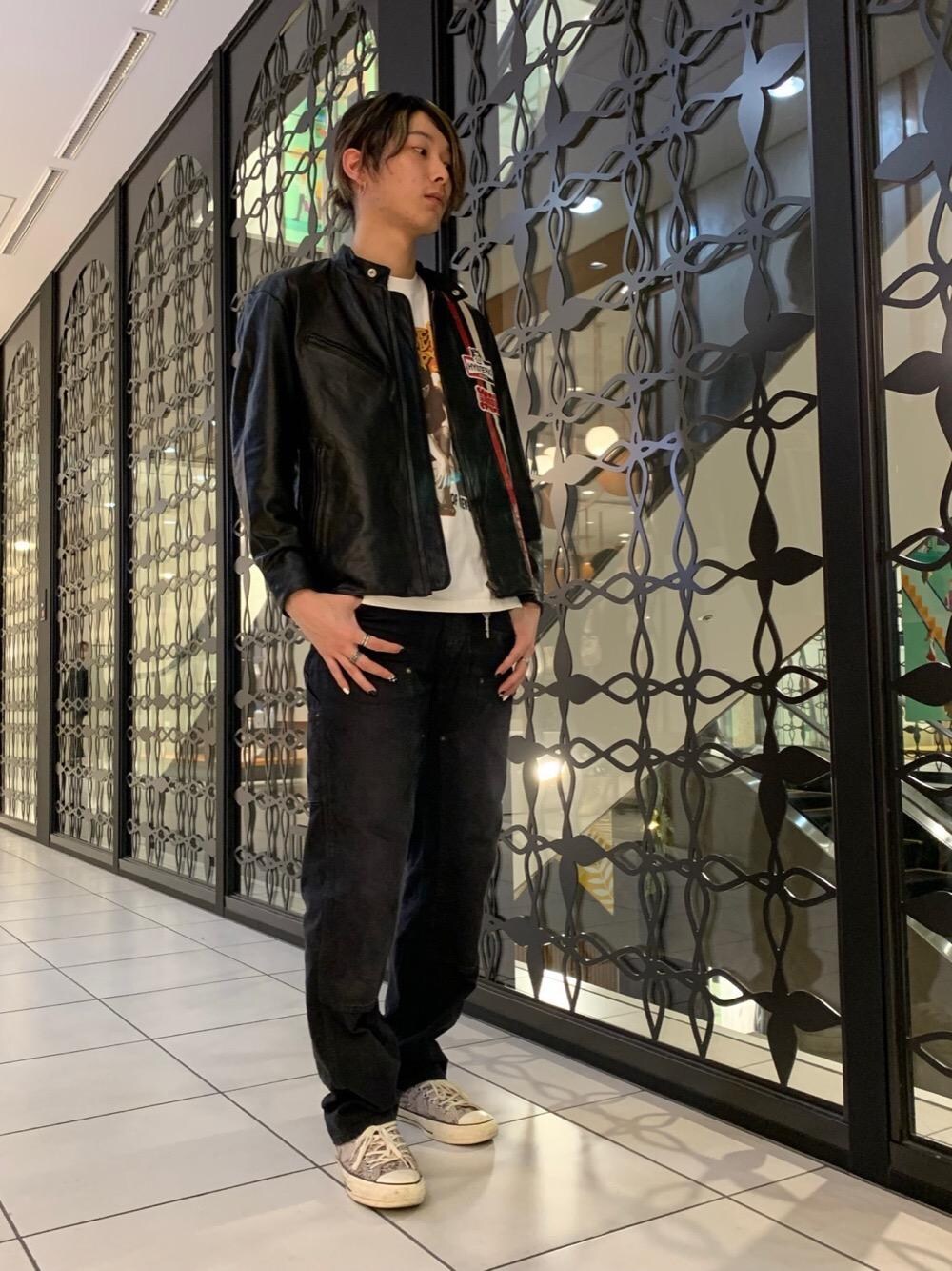 「ヒステリックグラマー、hysteric glamour」｜「HYSTERIC GLAMOURのゴートレザーシングルライダースジャケット（ライダースジャケット、ブラック系）」を使った、kait1031さん（メンズ・180cm）の秋コーディネートの1枚目の写真