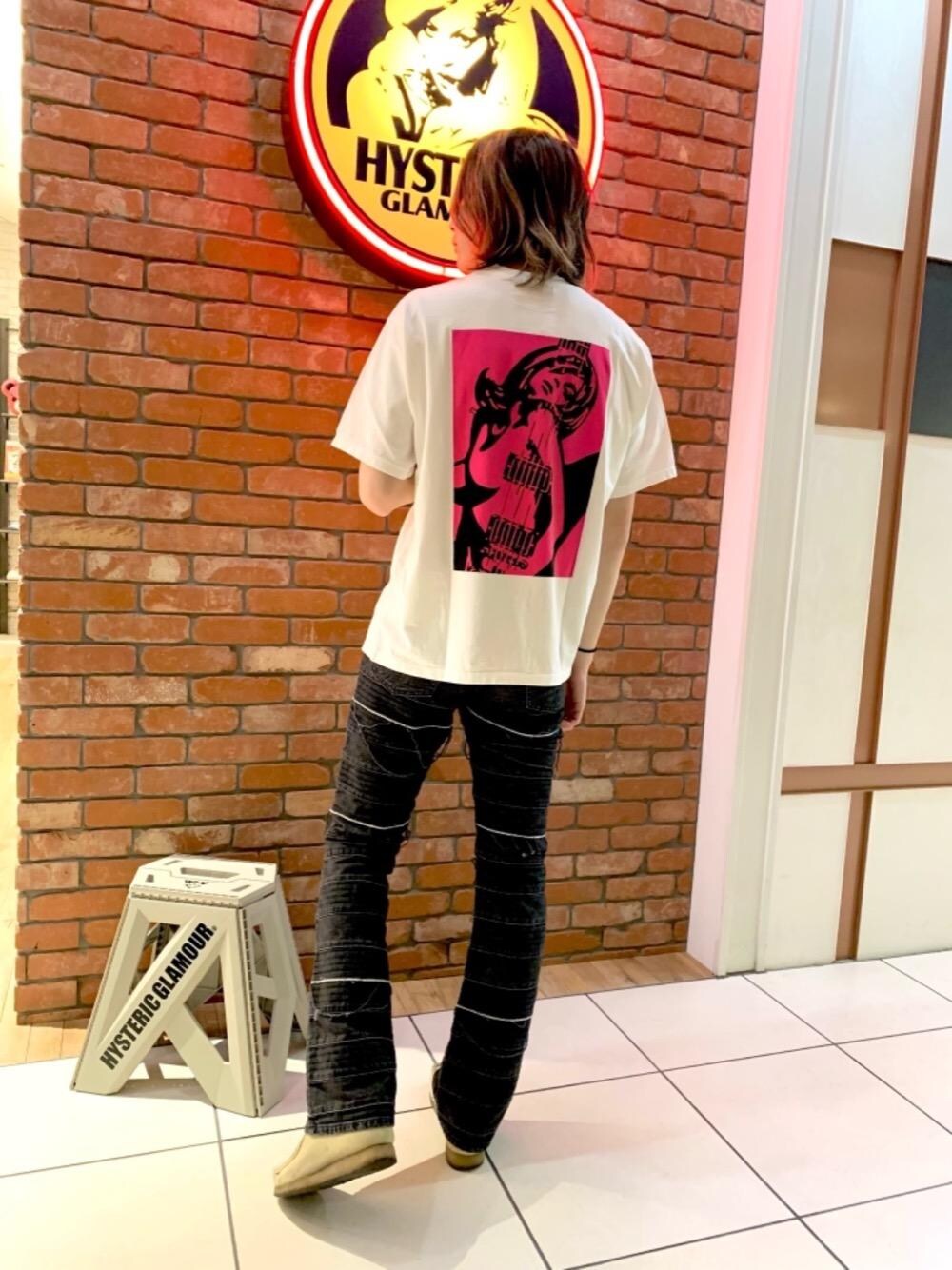 「ヒステリックグラマー、hysteric glamour」｜「HYSTERIC GLAMOURのTRIANGLE WOMAN フォーダブルチェア39cm（家具、ベージュ系）」を使った、kait1031さん（メンズ・180cm）の冬コーディネートの1枚目の写真