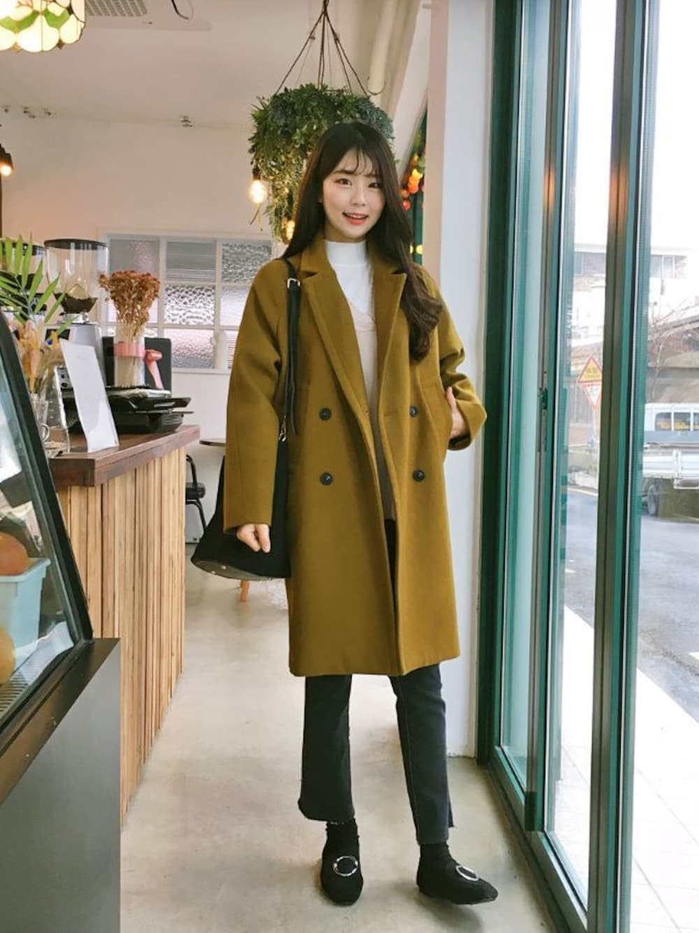 「ウールコート、大人カジュアル、モダン、きれいめカジュアル、コートスタイル、シンプルコーデ、 Gogosing、あたたかい、ゴゴシング、冬のコーデ」｜「 モダンウールラグランコート （ダウンジャケット/コート、その他）」を使った、GOGOSINGさん（レディース・163cm）の冬コーディネートの1枚目の写真