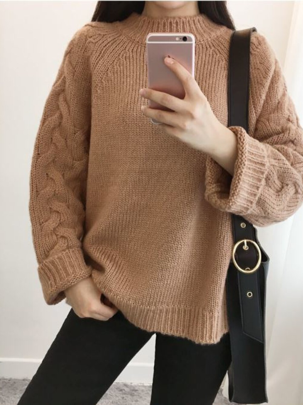 「ニット、休日スタイル、暖かい、ケーブル編み、Gogosing、シンプルコーデ、カジュアルコーデ、ゴゴシング、モックネック、冬のコーデ」｜「 袖ケーブル編みモックネックニット （ニット/セーター、その他）」を使った、GOGOSINGさん（レディース・163cm）の冬コーディネートの1枚目の写真