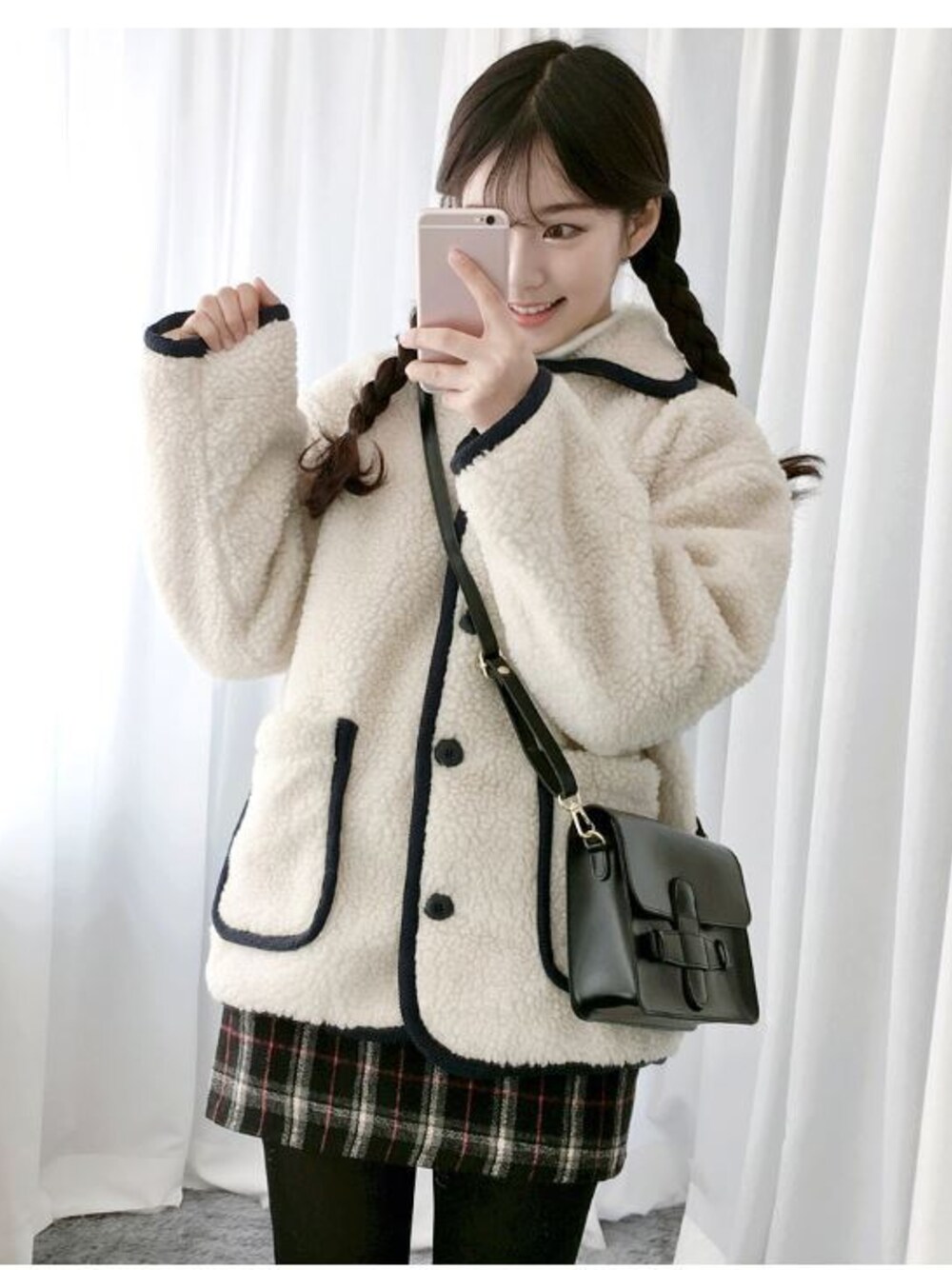「パーカー、ガーリー、休日スタイル、もこもこ、Gogosing、シンプルコーデ、カジュアルコーデ、かわいい、ゴゴシング、冬のコーデ」｜「 モコモコ羊毛パーカー （パーカー、その他）」を使った、GOGOSINGさん（レディース・163cm）の冬コーディネートの1枚目の写真