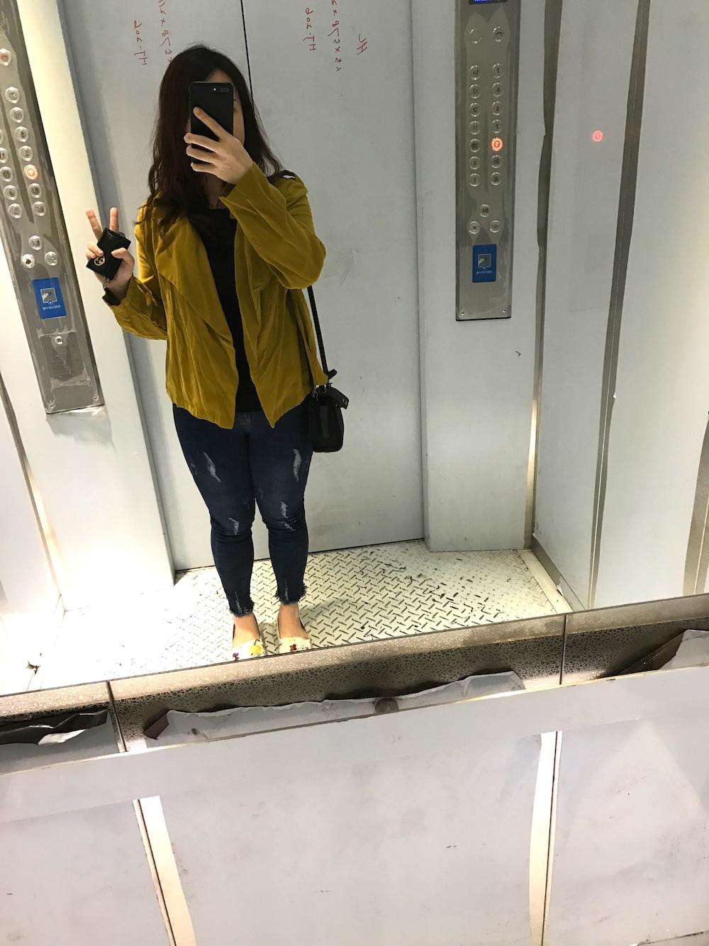 「胖女孩穿搭」｜「ZARAのアイテム（ブルゾン、ゴールド系）」を使った、iZOEさん（レディース・157cm）の春コーディネートの1枚目の写真