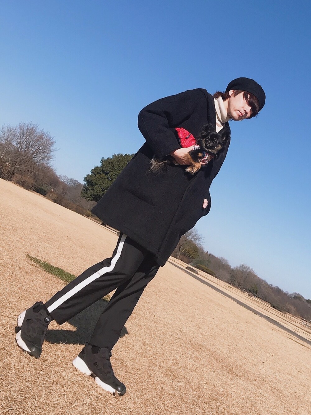 「おしゃれさんと繋がりたい、休日スタイル、冬コーデ、黒、スニーカー、いいね、save、フォローお願いします🤑、ootd、お洒落さんとつながりたい、いいね返し、散歩」｜「ReebokのReebok INSTA PUMP FURY OG（スニーカー、ブラック系）」を使った、MAHYOさん（メンズ・177cm）の冬コーディネートの1枚目の写真