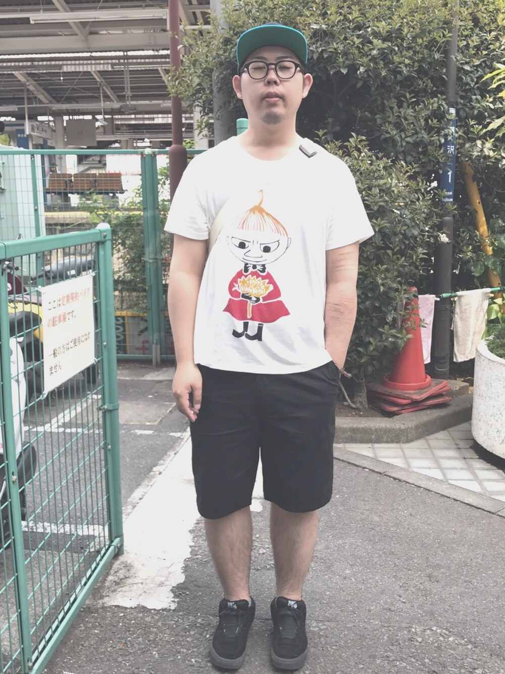 「無印良品のアイテム（ショルダーバッグ、ホワイト系）」を使った、y.endoさん（メンズ・175cm）の春コーディネートの1枚目の写真